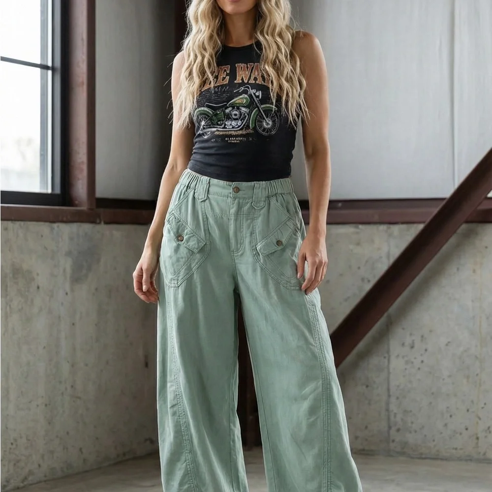 NWT Bluevelvet Cargo Pocket Tencel Side Ruched Sage Cropped Pants - Picture 7 of 7